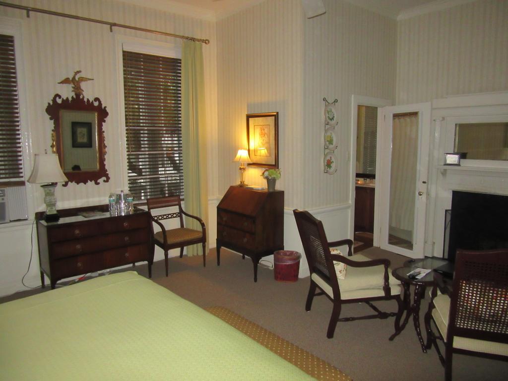 Rhett House Bed & Breakfast Beaufort Exterior photo