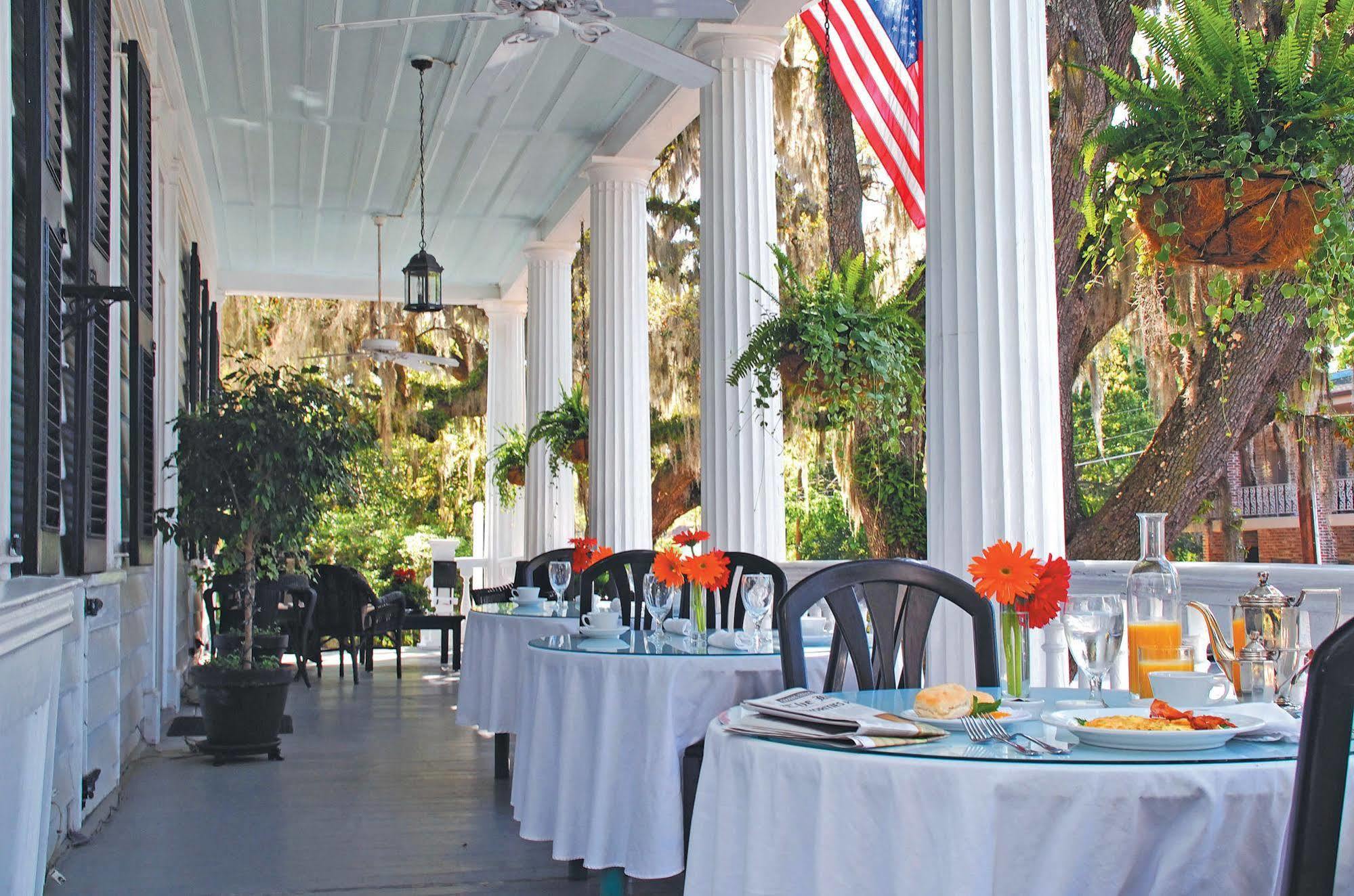 Rhett House Bed & Breakfast Beaufort Restaurant photo